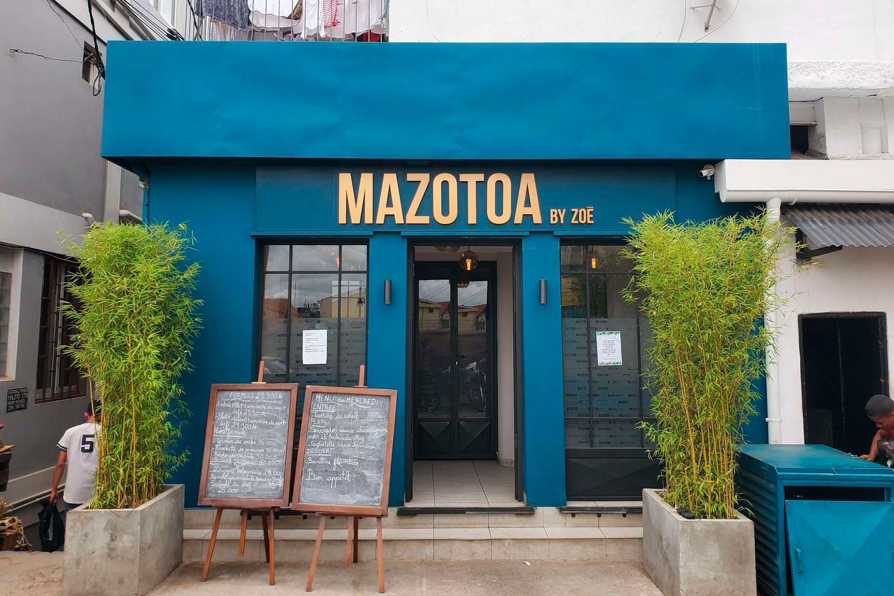 Enseigne en Inox - Lettres découpées Inox restaurant Mazotoa