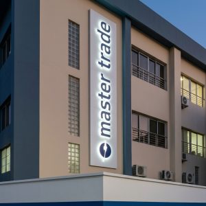 Enseigne en lettres découpées rétro-éclairées Enseigne en lettres découpées rétro-éclairées